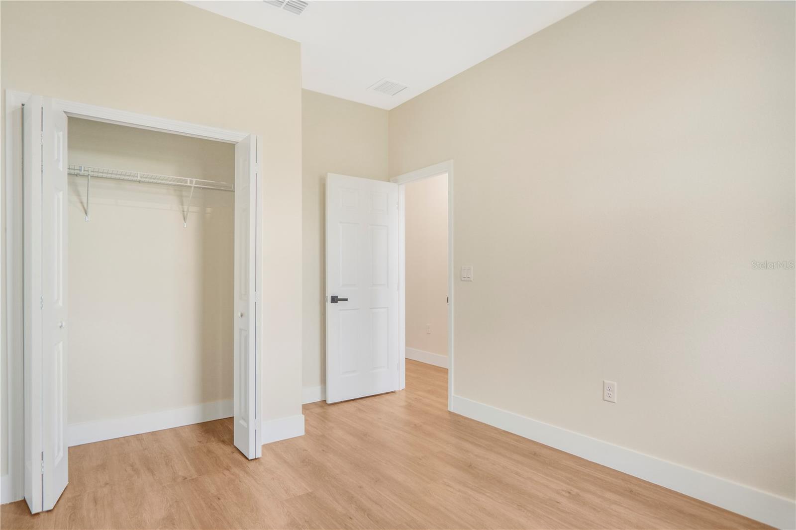 Listing photo id 27 for 330 Marion Oaks Ln Lane