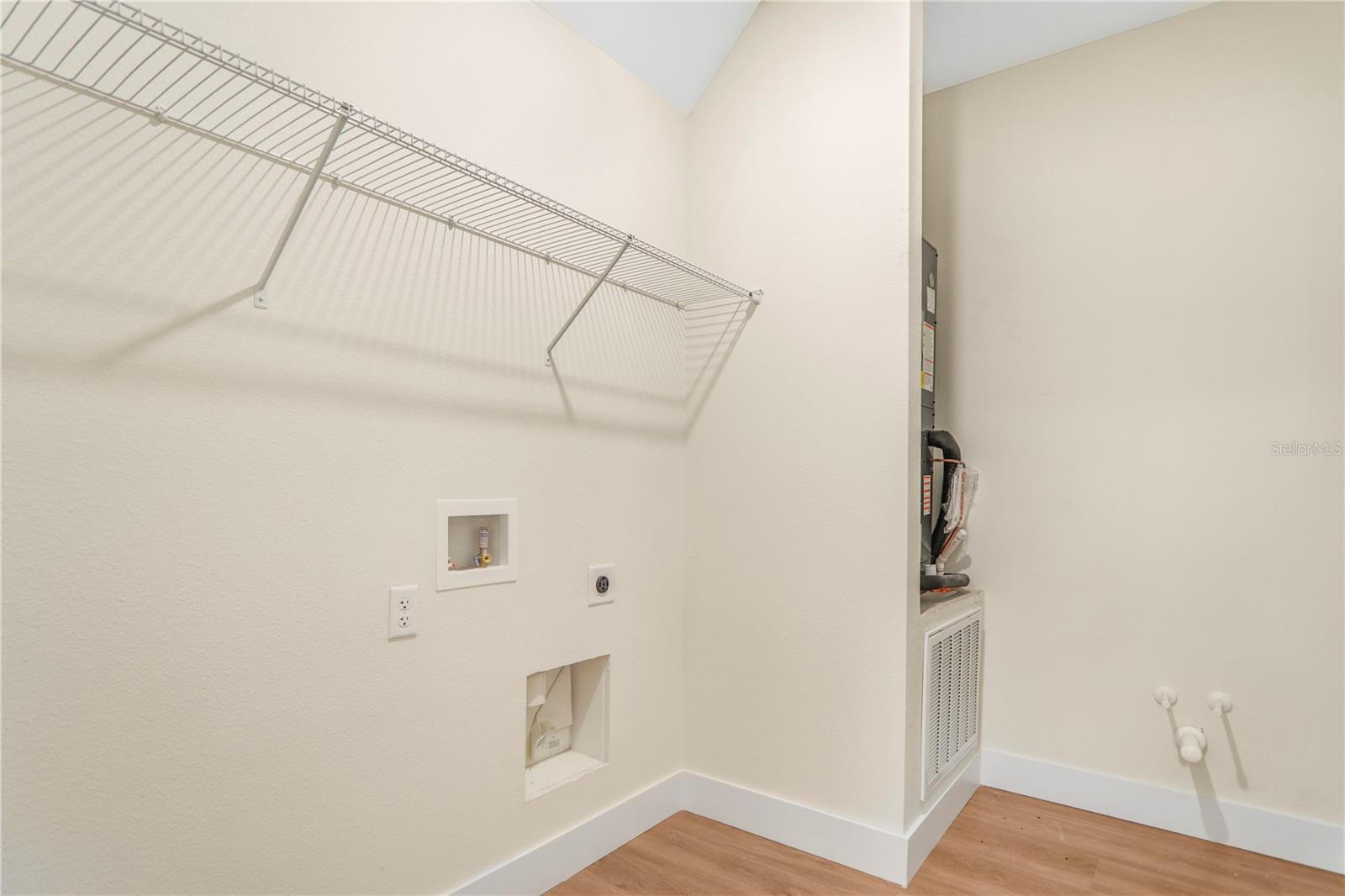 Listing photo id 28 for 330 Marion Oaks Ln Lane