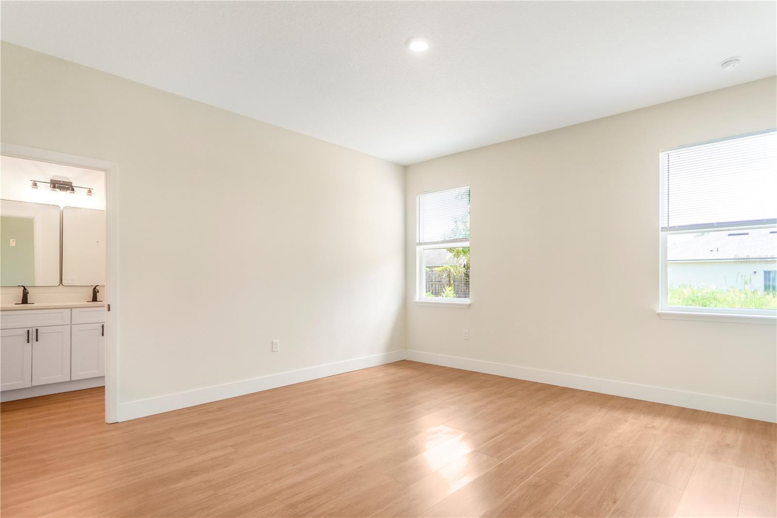 Listing photo id 29 for 330 Marion Oaks Ln Lane