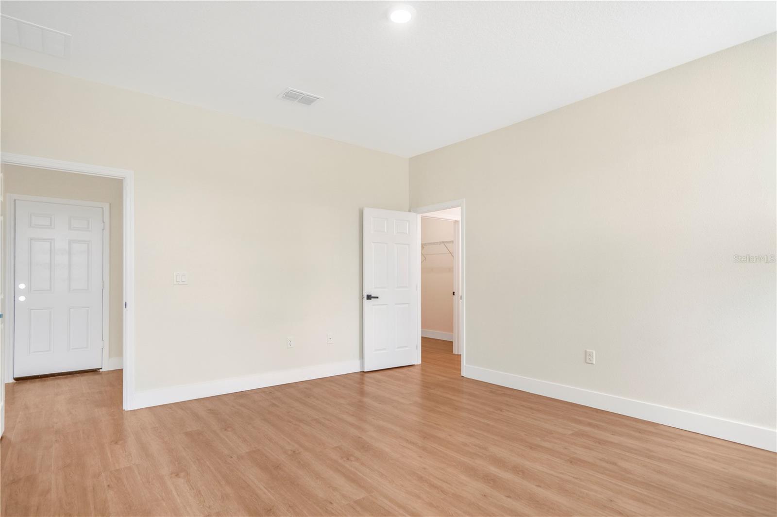 Listing photo id 30 for 330 Marion Oaks Ln Lane
