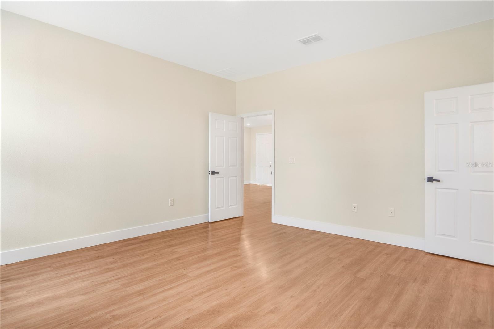 Listing photo id 31 for 330 Marion Oaks Ln Lane