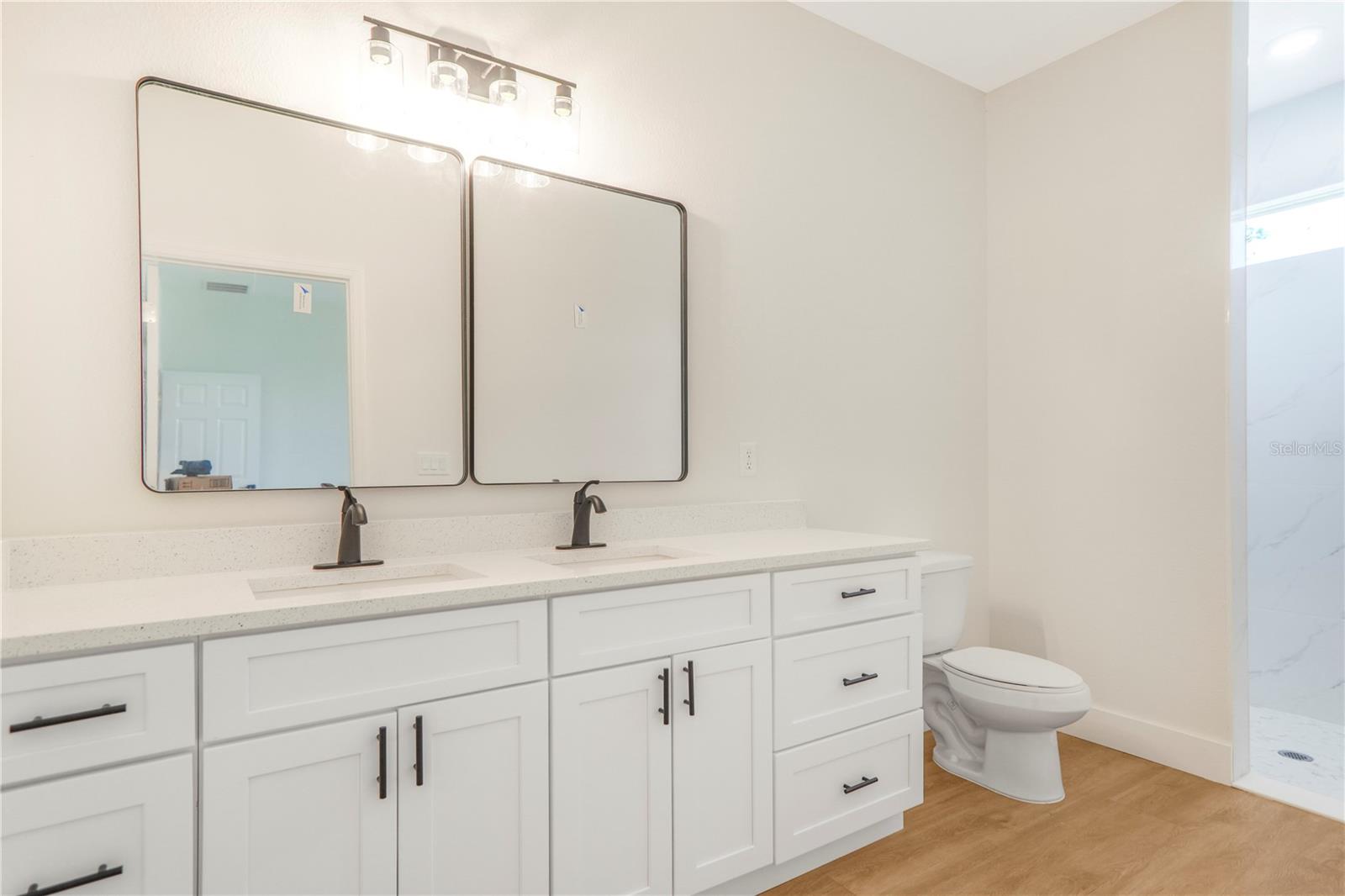 Listing photo id 32 for 330 Marion Oaks Ln Lane