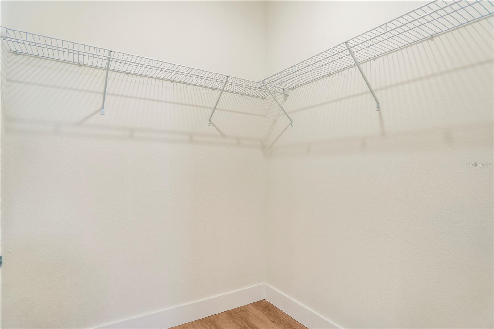 Listing photo id 33 for 330 Marion Oaks Ln Lane