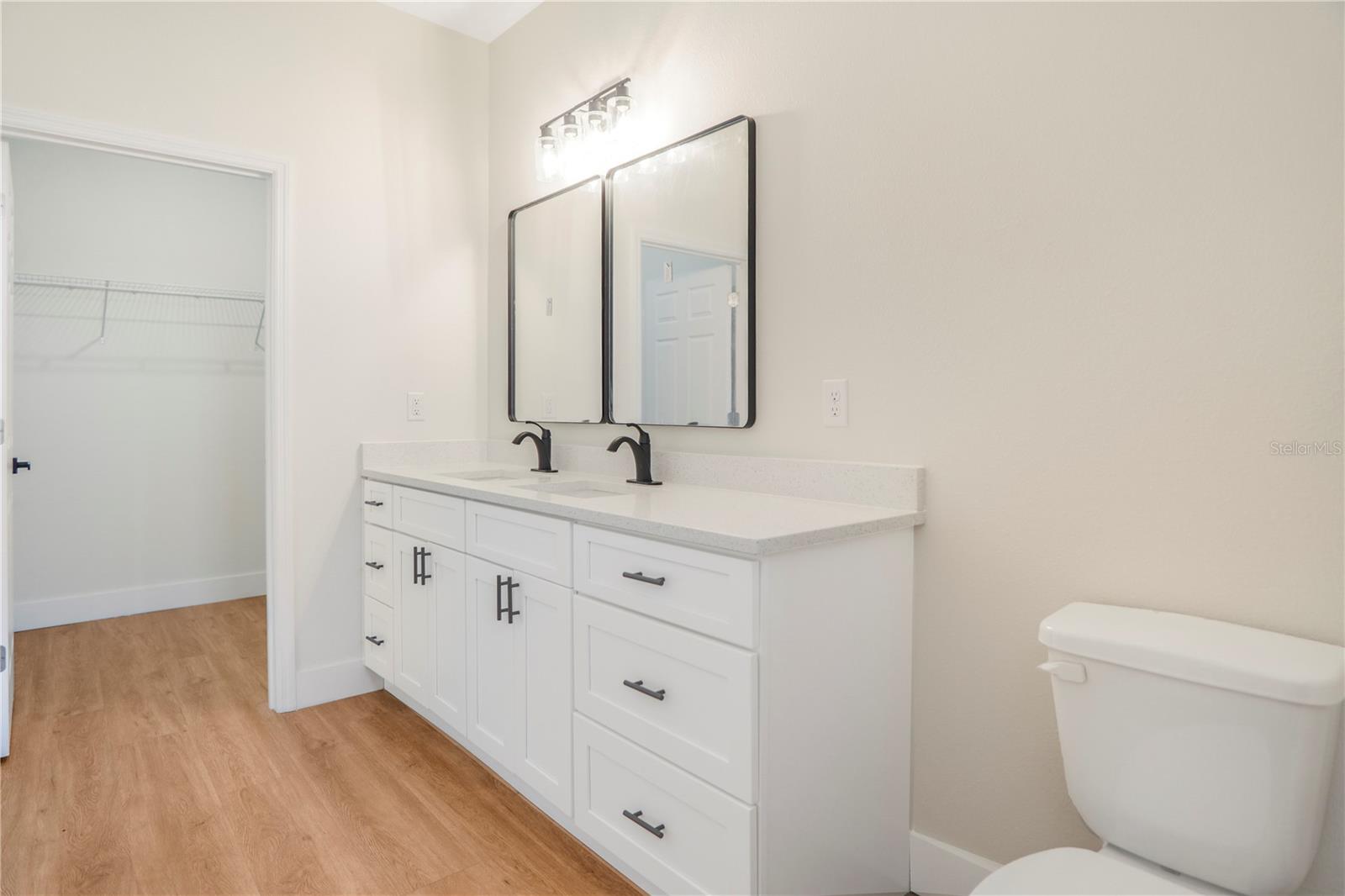 Listing photo id 36 for 330 Marion Oaks Ln Lane