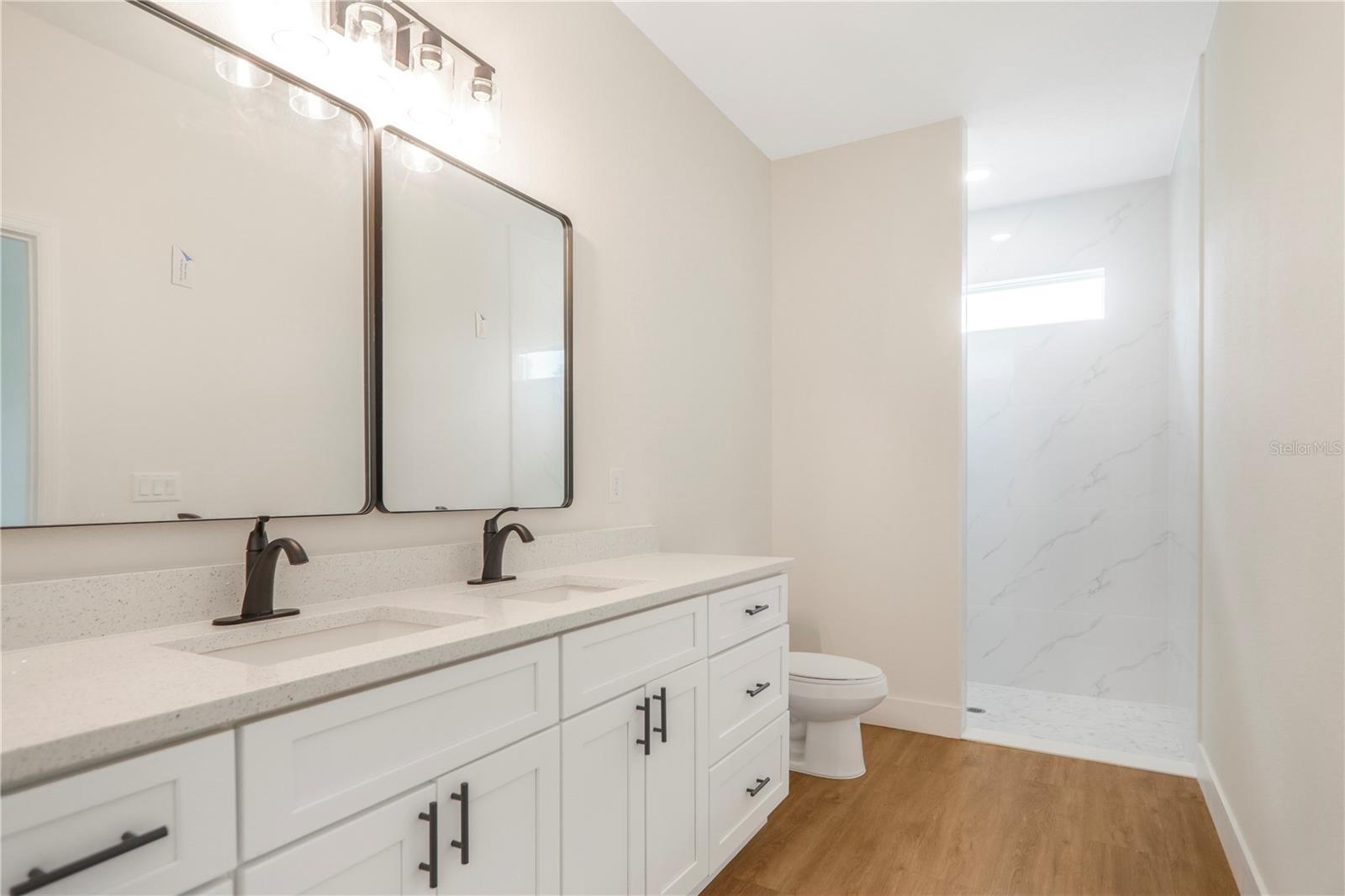 Listing photo id 37 for 330 Marion Oaks Ln Lane