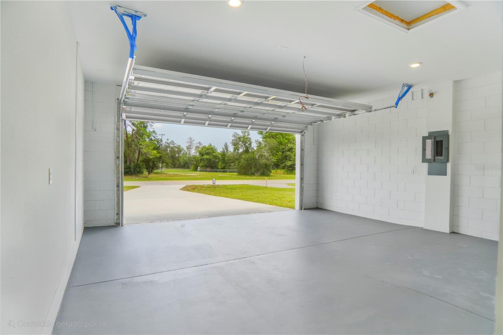 Listing photo id 38 for 330 Marion Oaks Ln Lane