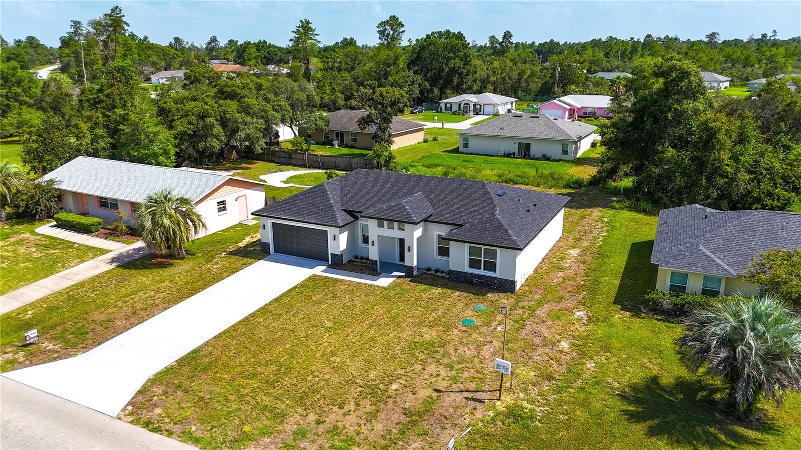 Listing photo id 40 for 330 Marion Oaks Ln Lane