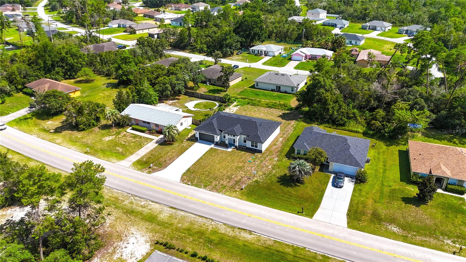 Listing photo id 41 for 330 Marion Oaks Ln Lane