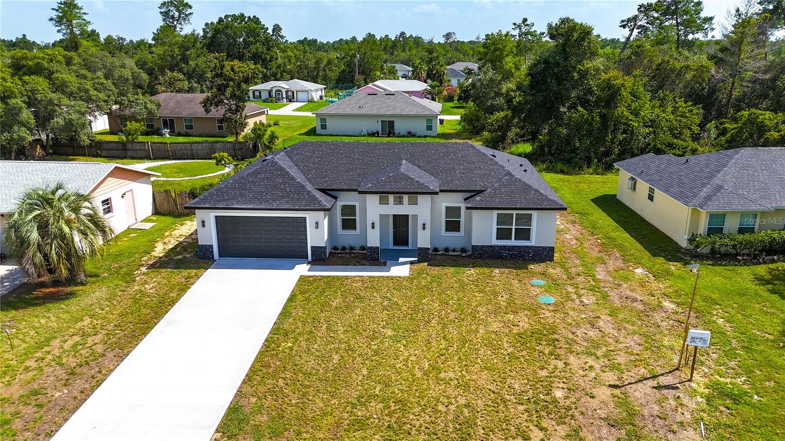 Listing photo id 42 for 330 Marion Oaks Ln Lane