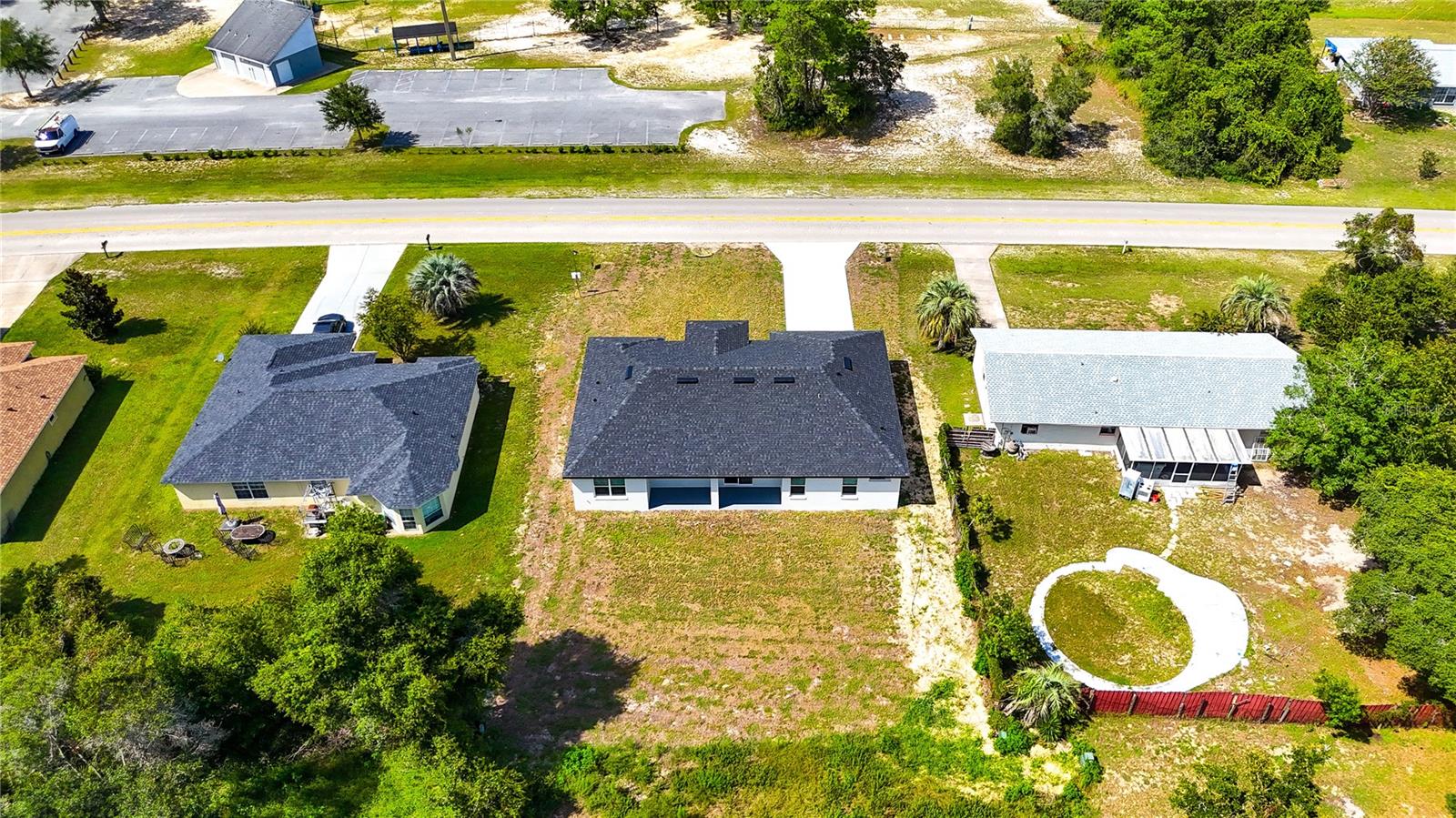 Listing photo id 43 for 330 Marion Oaks Ln Lane