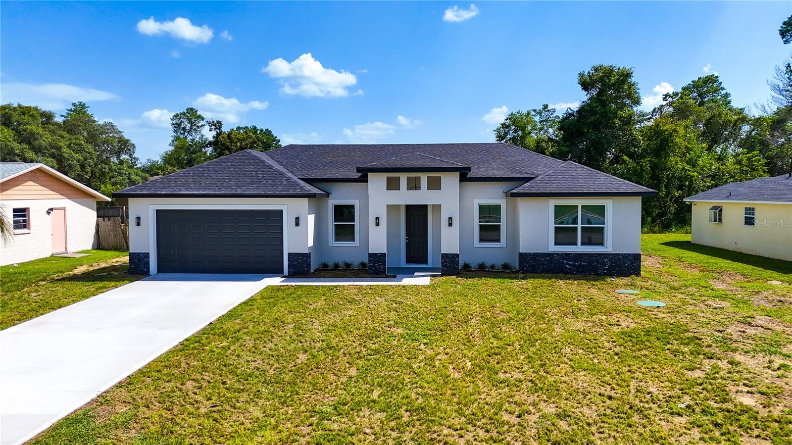 Listing photo id 4 for 330 Marion Oaks Ln Lane