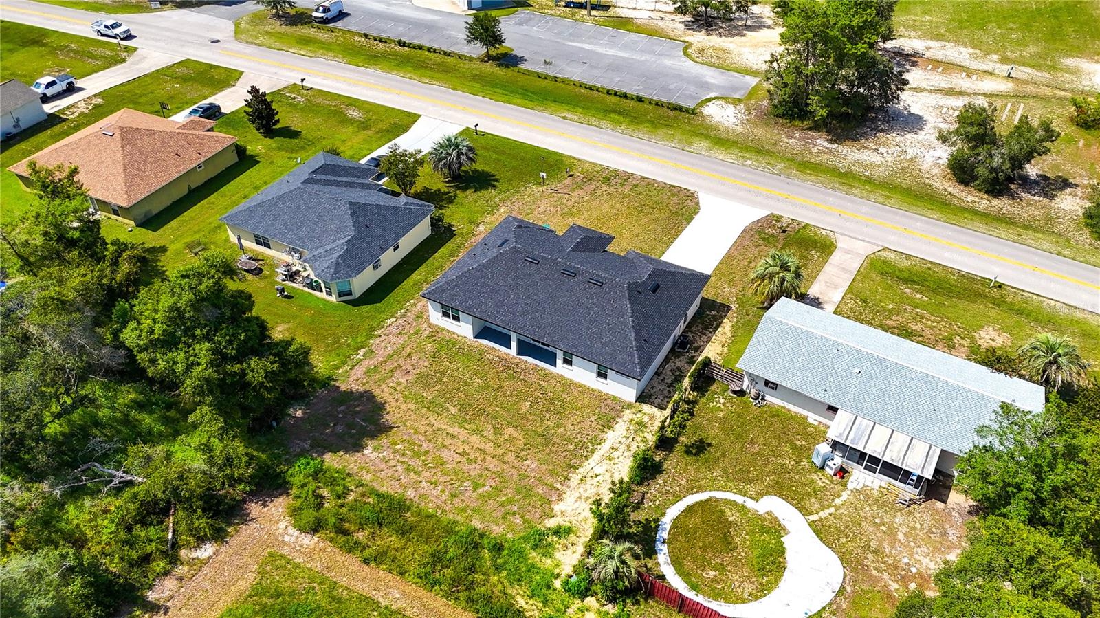 Listing photo id 5 for 330 Marion Oaks Ln Lane