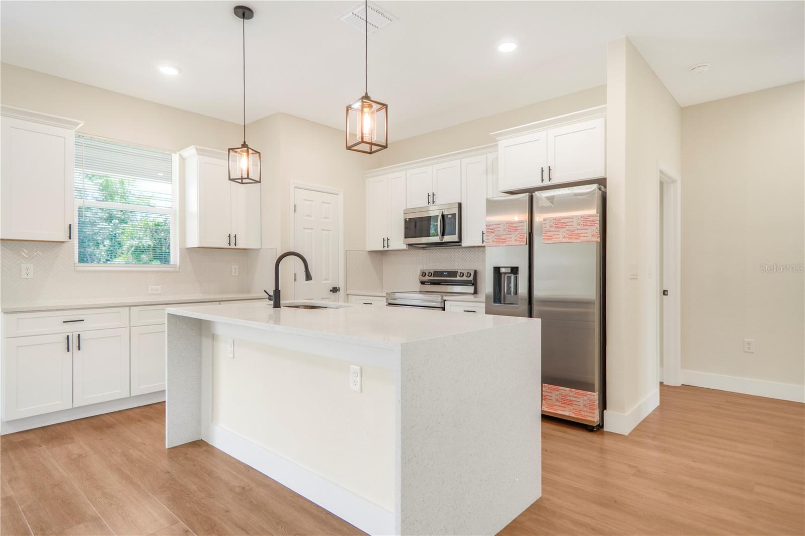 Listing photo id 6 for 330 Marion Oaks Ln Lane