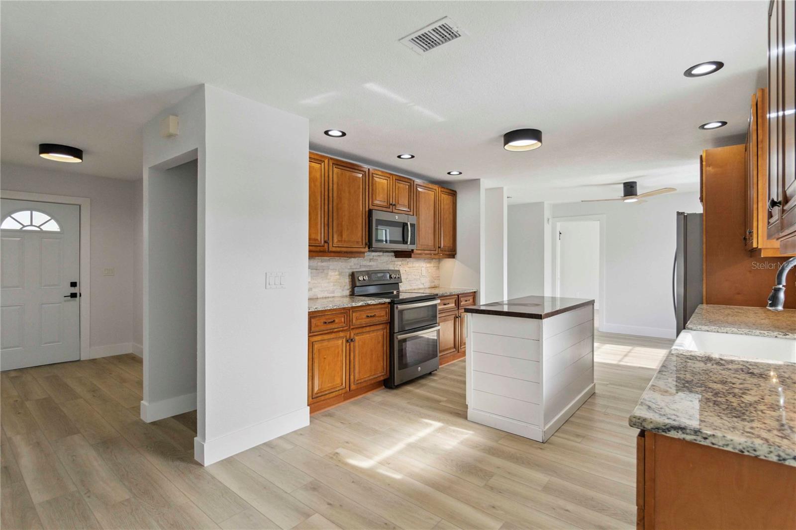 Image 14 of 69 For 6337 99th Street E