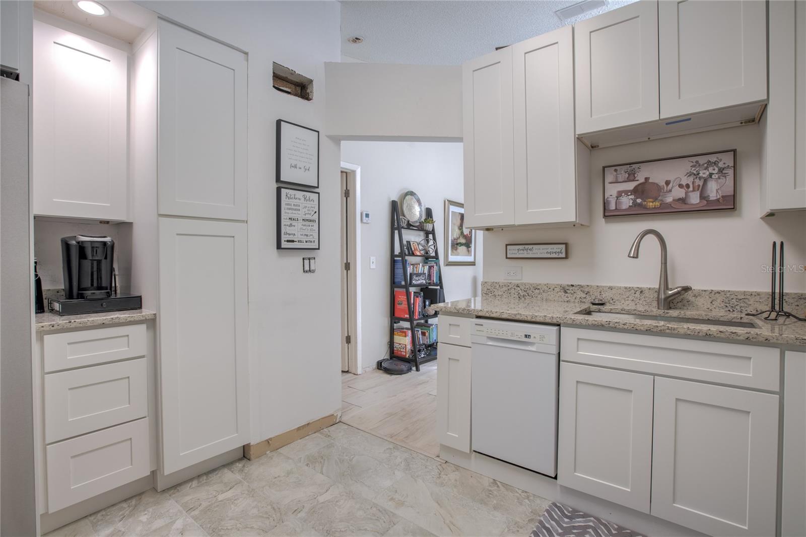 Image 11 of 19 For 9932 Timber Oaks Court 12