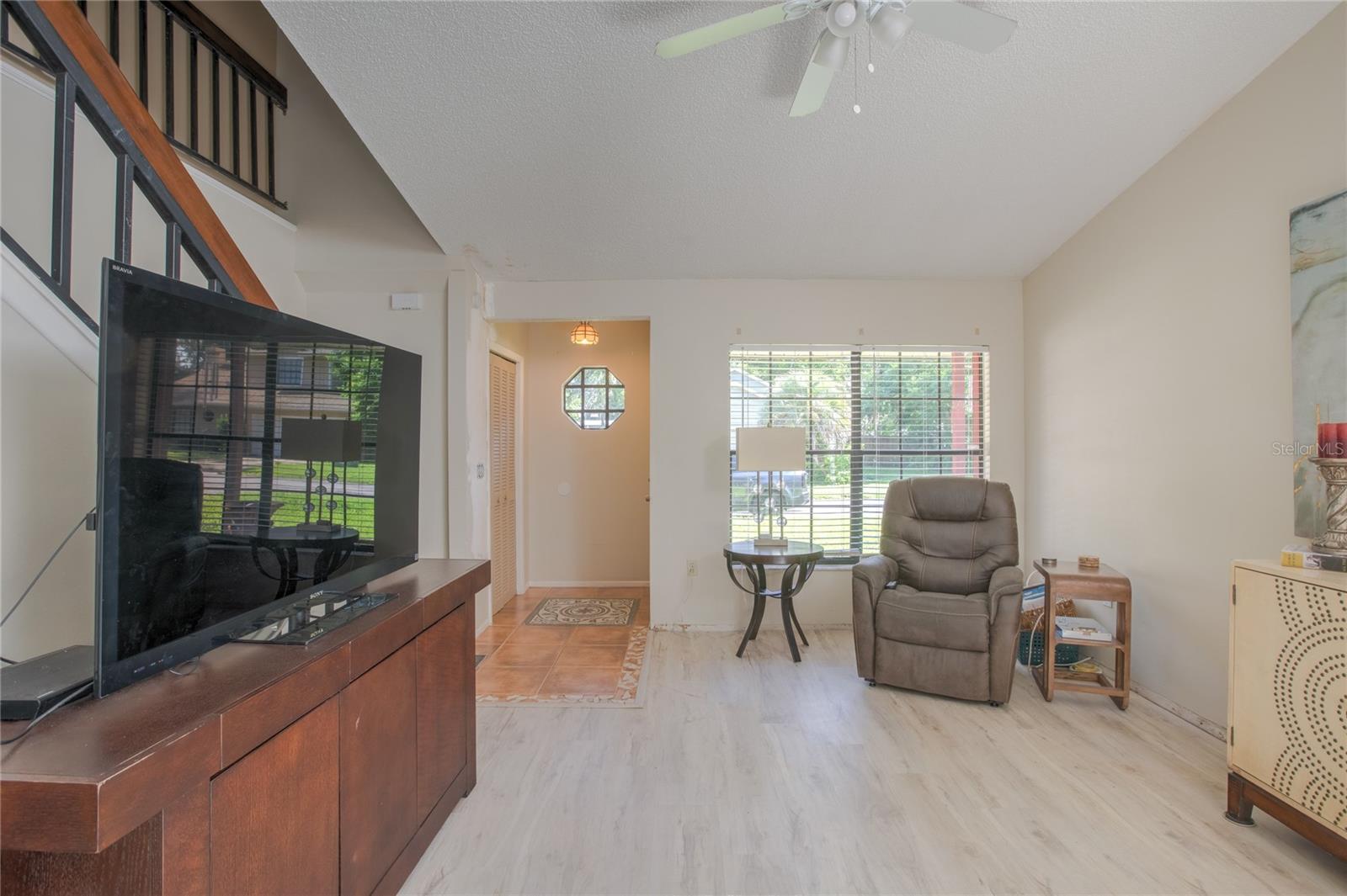 Image 8 of 19 For 9932 Timber Oaks Court 12