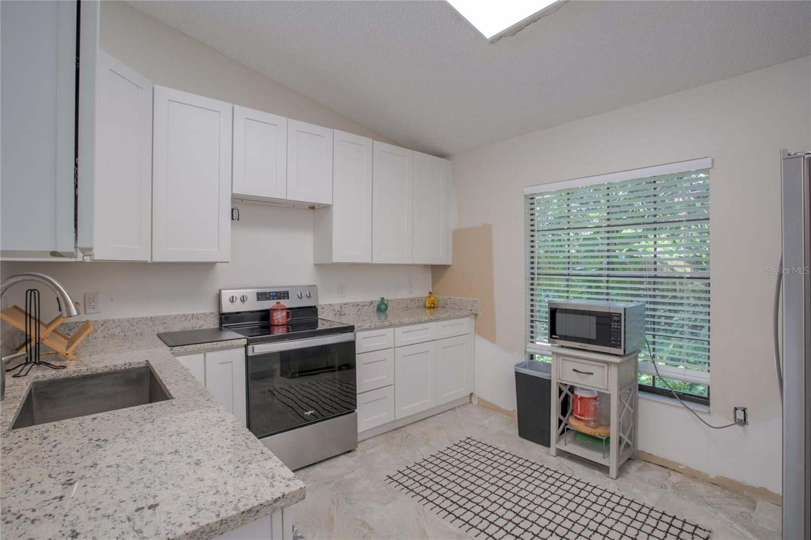 Image 9 of 19 For 9932 Timber Oaks Court 12