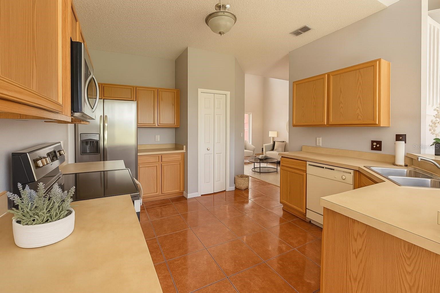 Image 11 of 18 For 270 Beckenham Drive