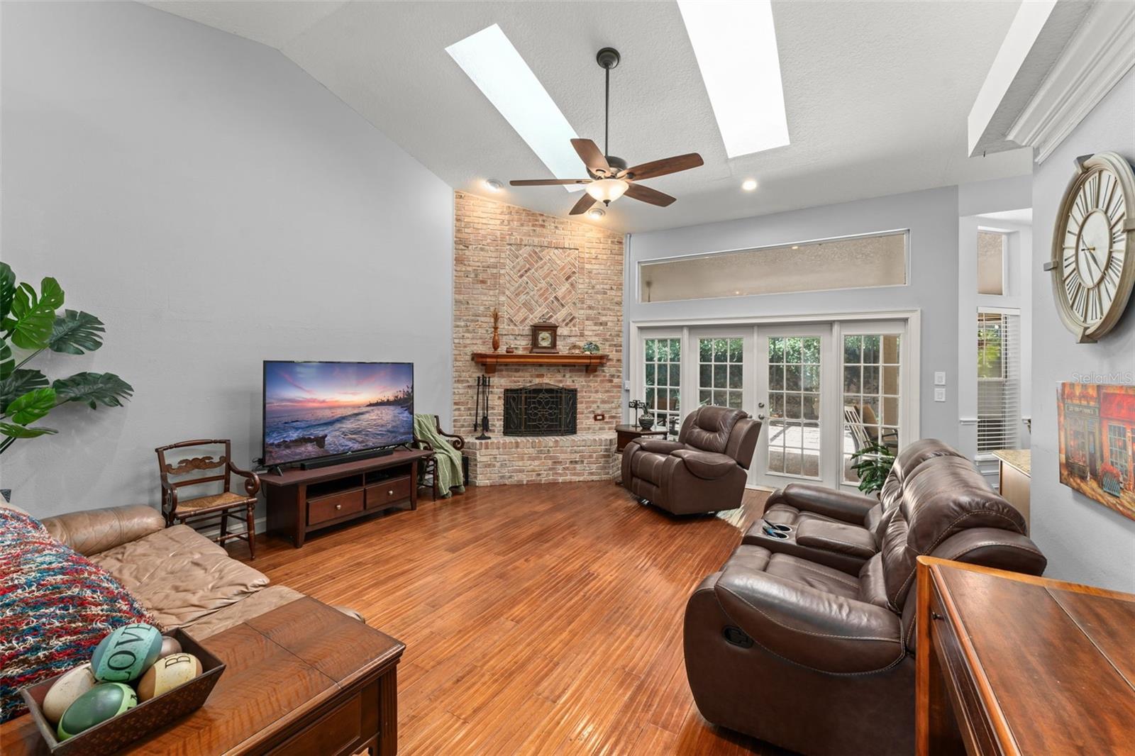 Image 11 of 51 For 942 Deerwood Loop