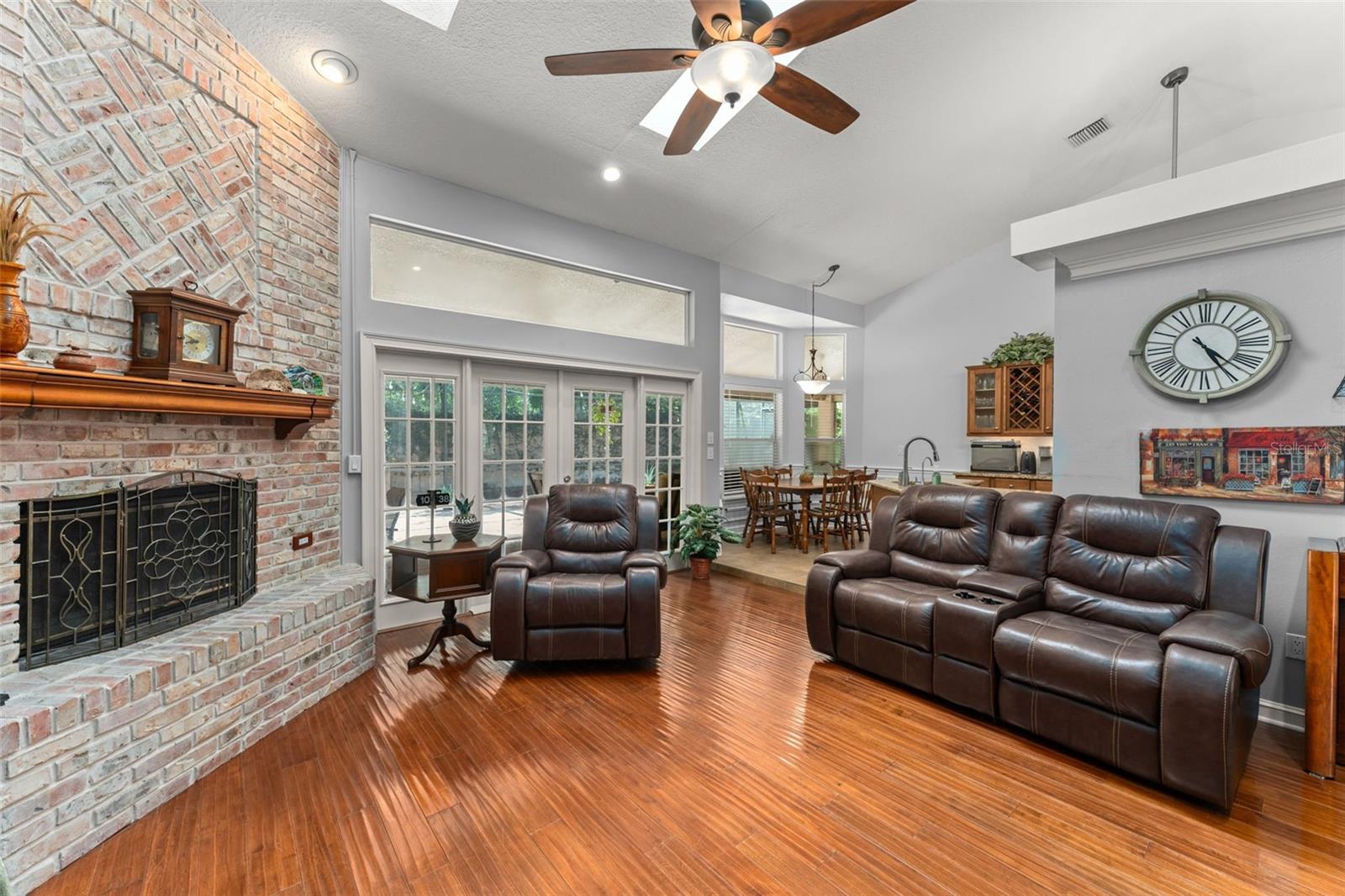 Image 12 of 51 For 942 Deerwood Loop