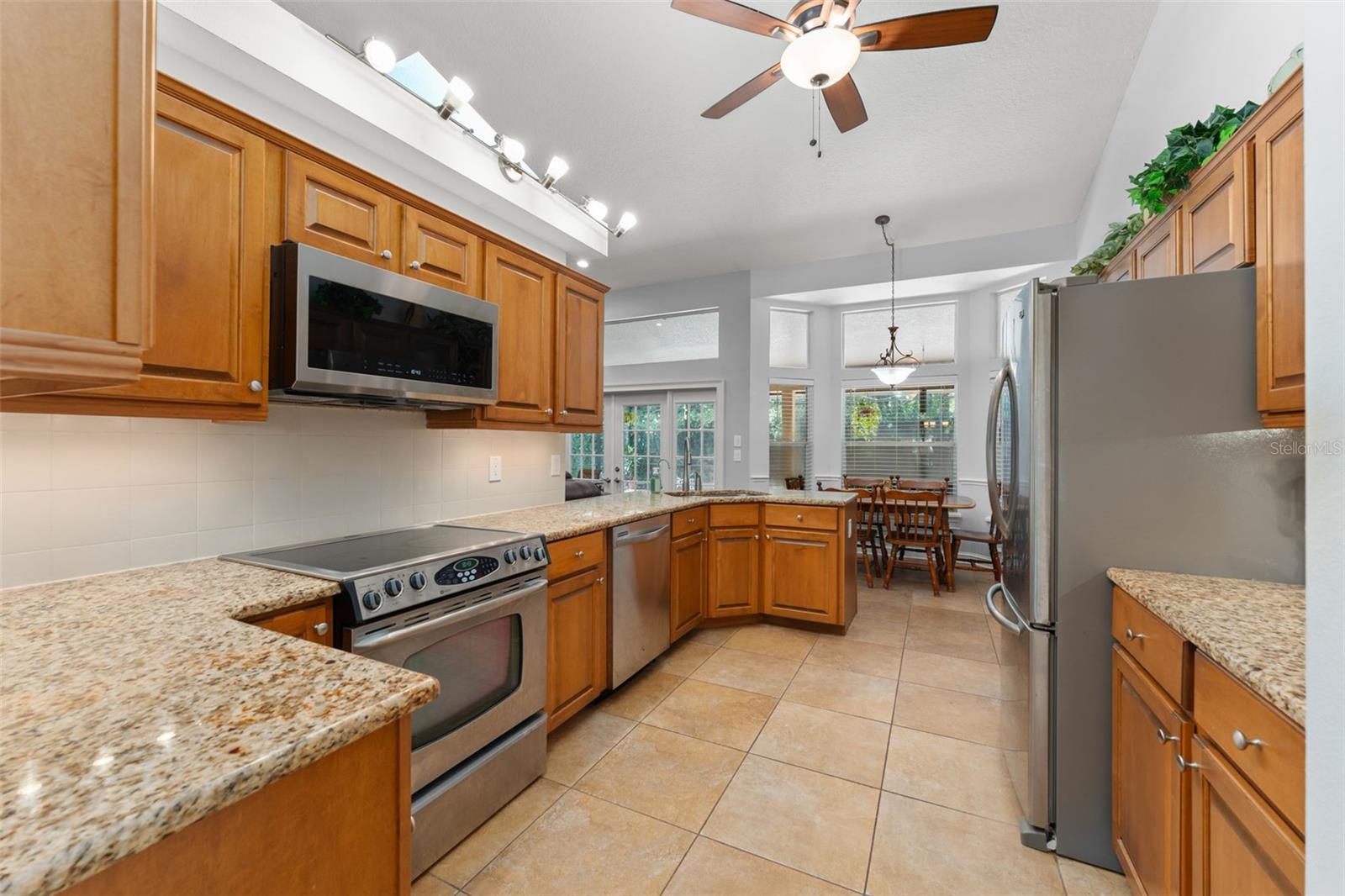 Image 19 of 51 For 942 Deerwood Loop