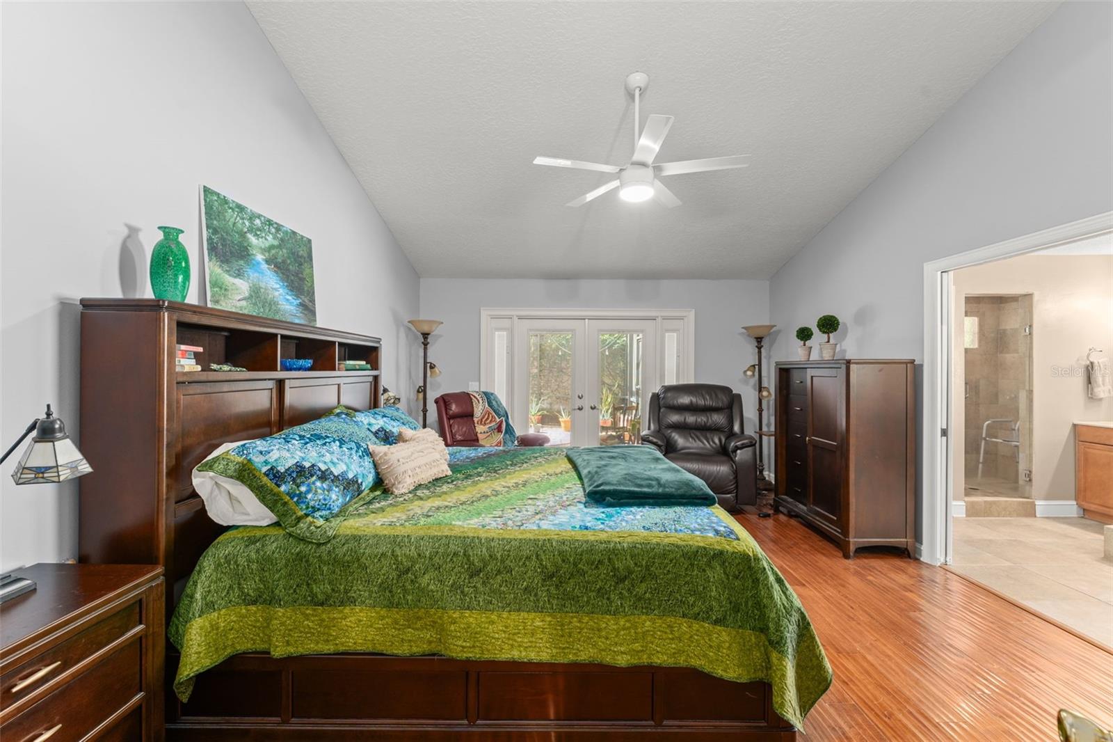 Image 21 of 51 For 942 Deerwood Loop