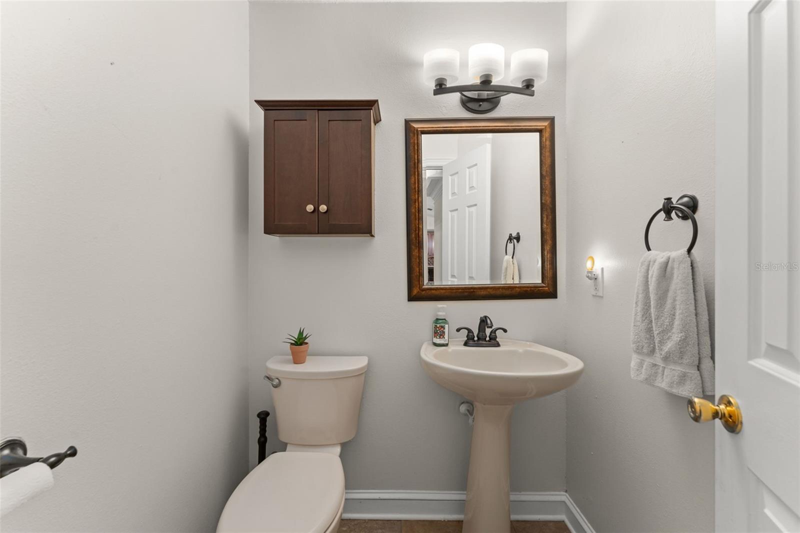 Image 26 of 51 For 942 Deerwood Loop