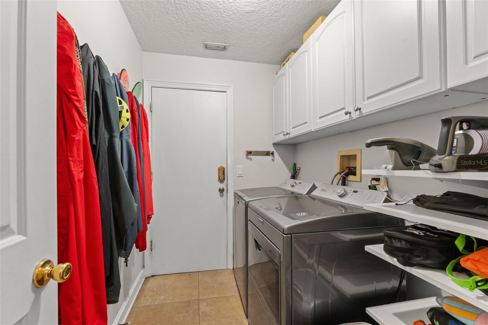 Image 27 of 51 For 942 Deerwood Loop