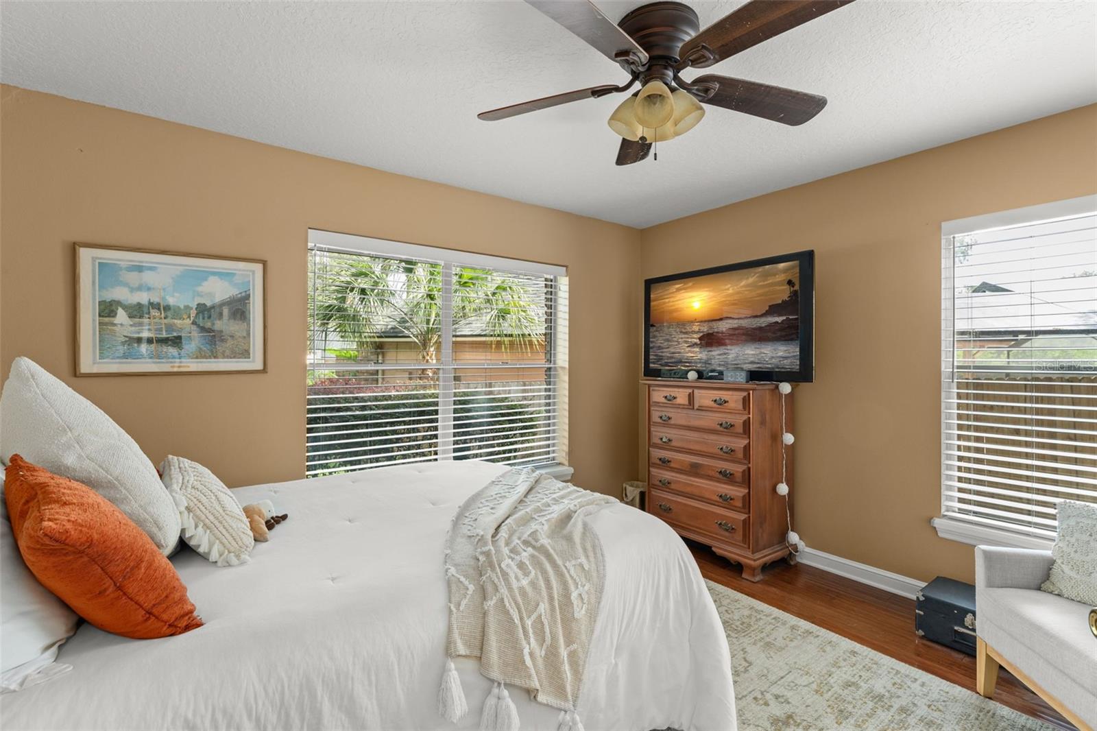 Image 31 of 51 For 942 Deerwood Loop