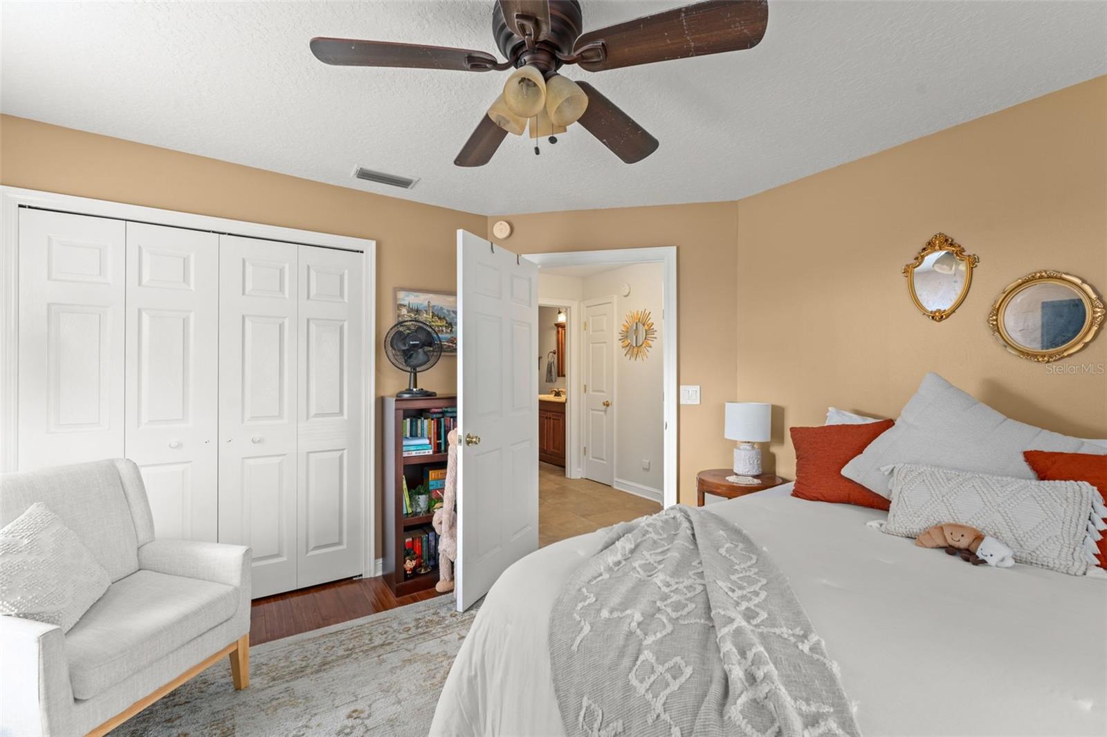 Image 32 of 51 For 942 Deerwood Loop