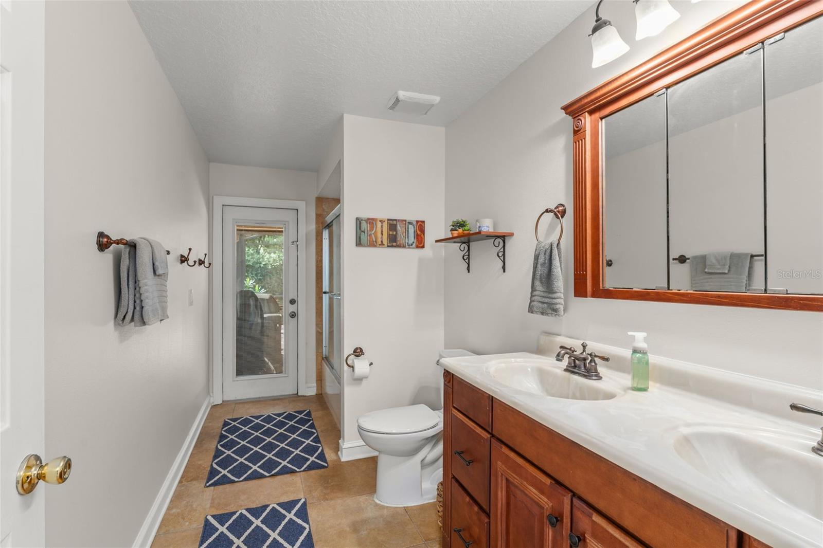 Image 35 of 51 For 942 Deerwood Loop