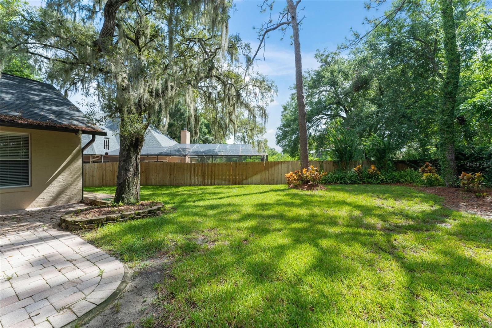 Image 41 of 51 For 942 Deerwood Loop