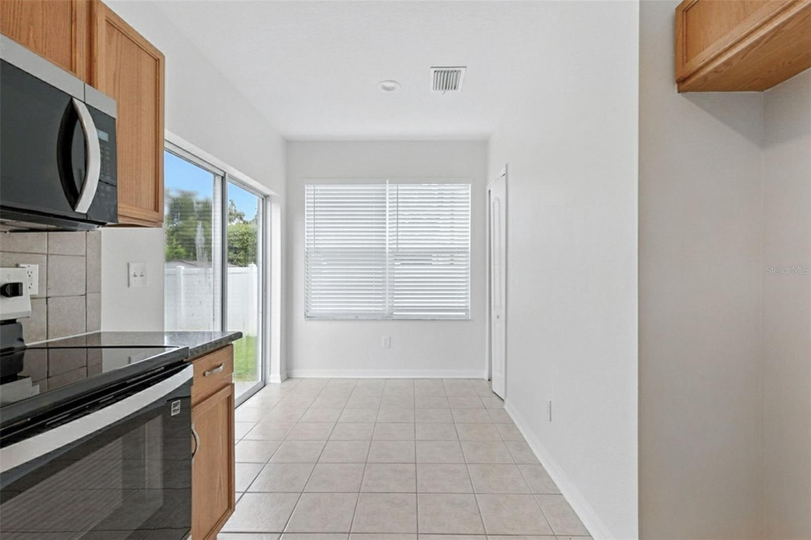 Image 12 of 52 For 9815 Edmonton Drive