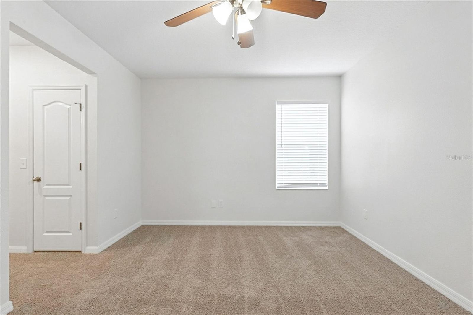 Image 15 of 52 For 9815 Edmonton Drive
