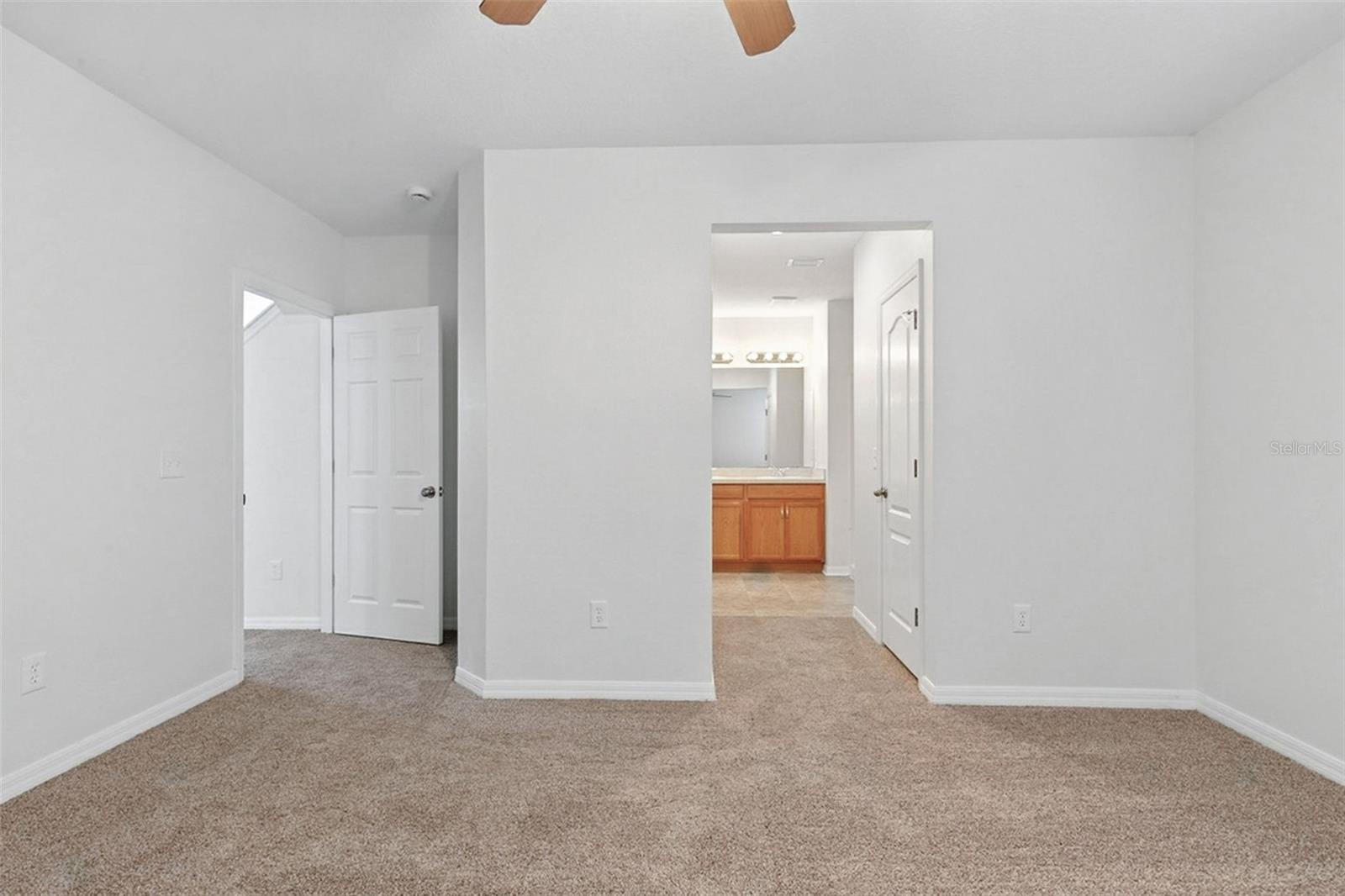 Image 17 of 52 For 9815 Edmonton Drive