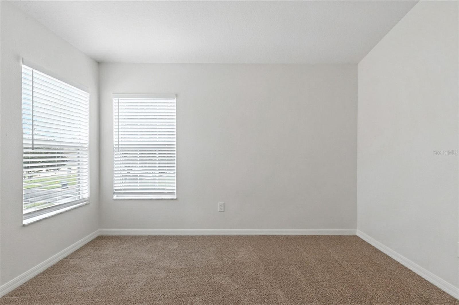 Image 34 of 52 For 9815 Edmonton Drive