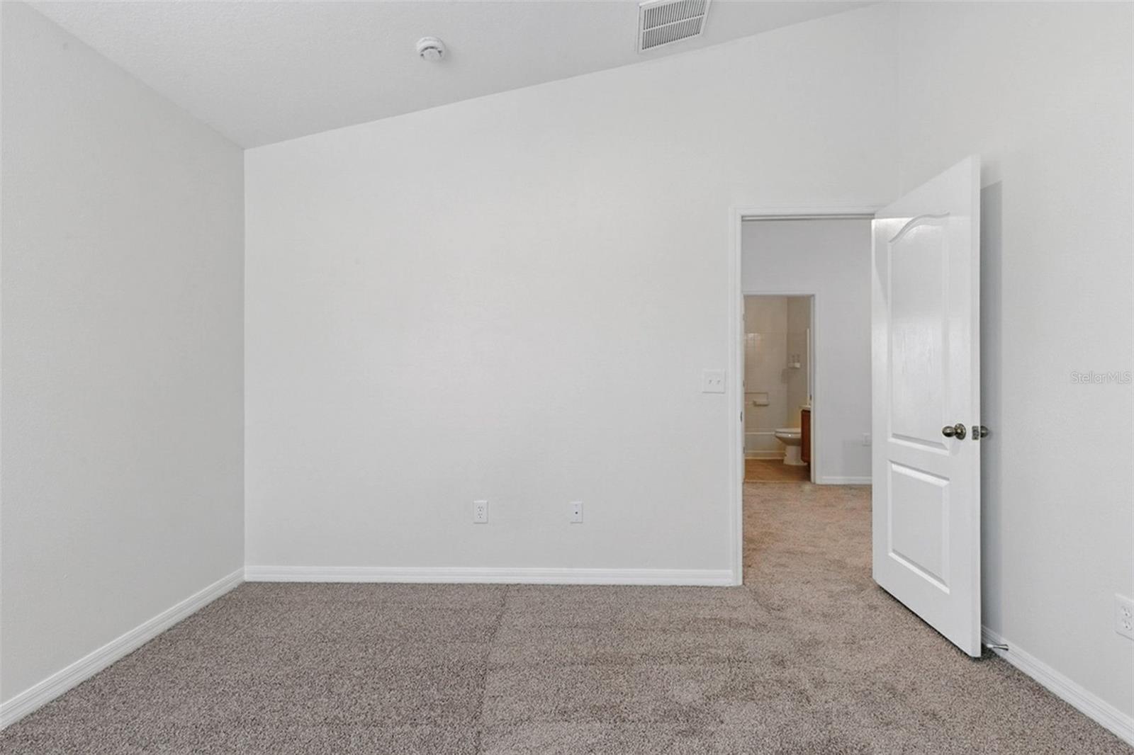 Image 35 of 52 For 9815 Edmonton Drive