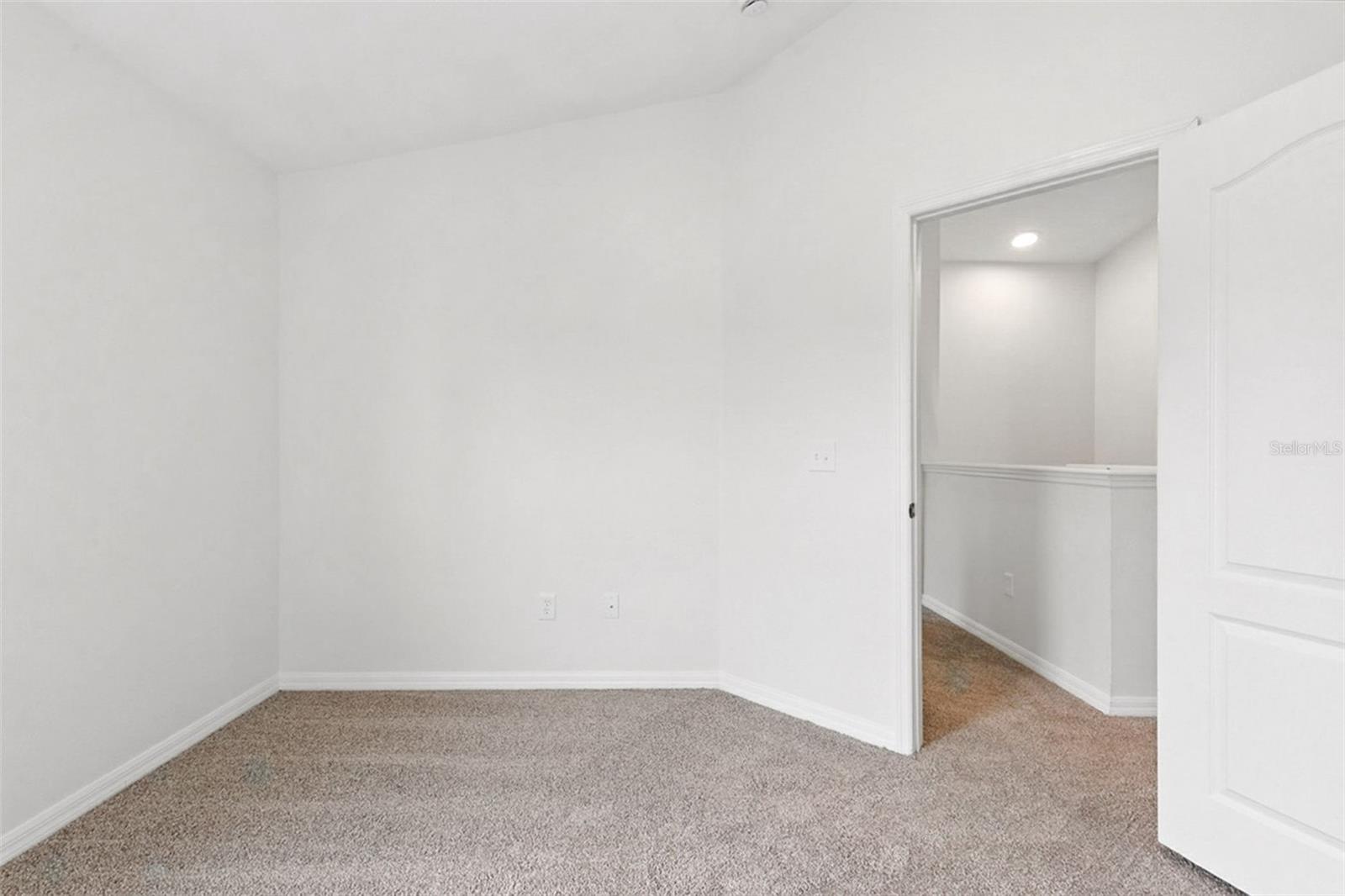 Image 39 of 52 For 9815 Edmonton Drive
