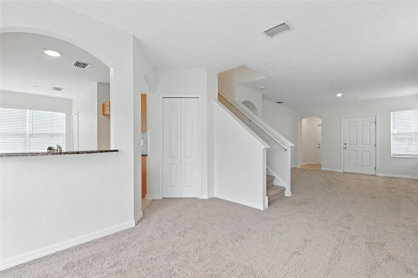 Image 9 of 52 For 9815 Edmonton Drive