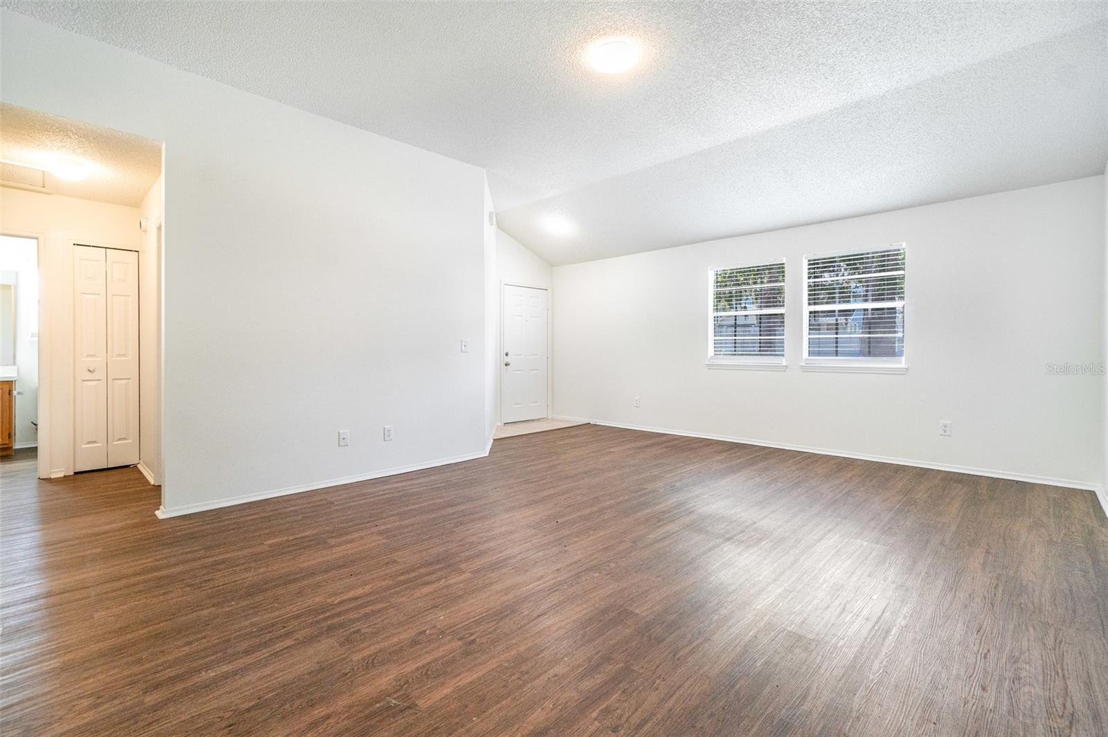 Image 11 of 16 For 541 Coventry Court