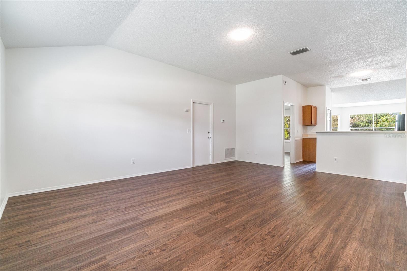 Image 9 of 16 For 541 Coventry Court