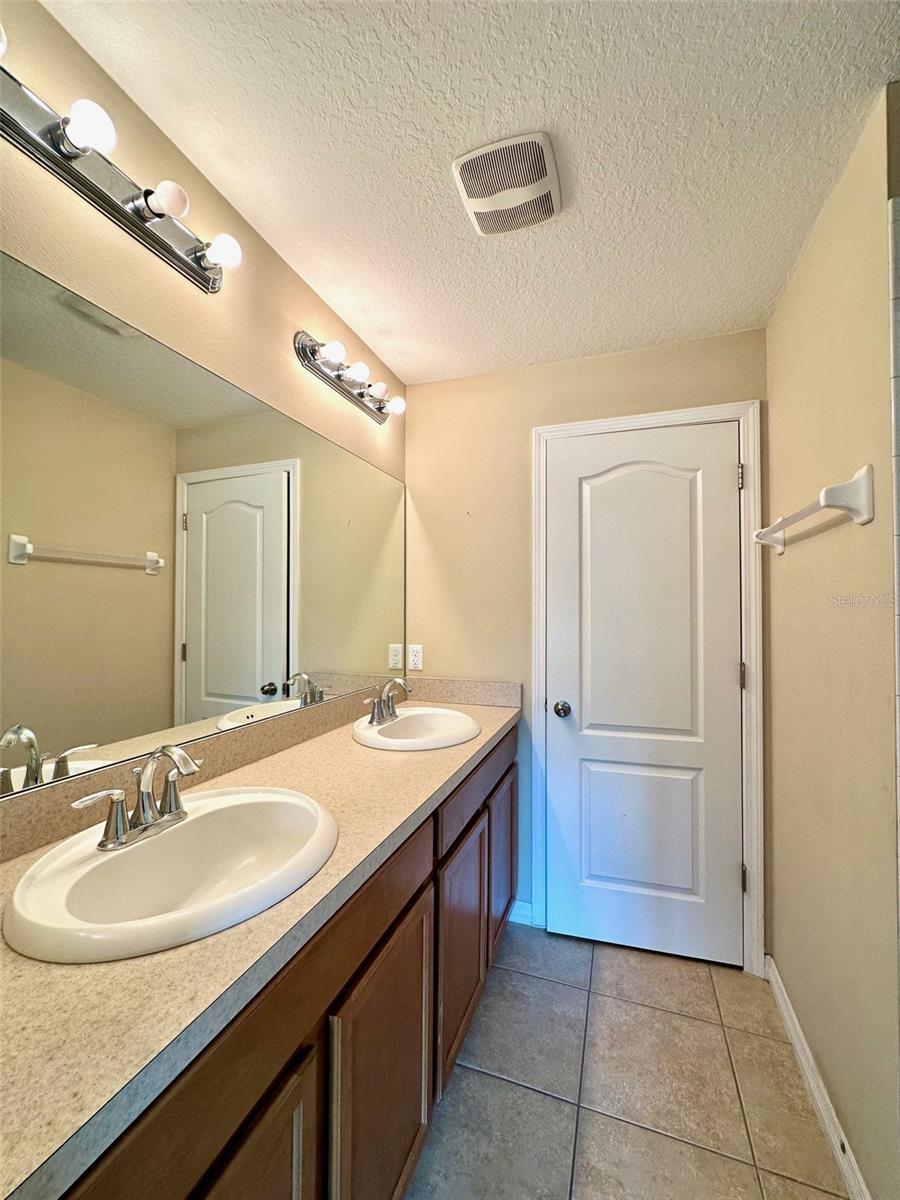 Image 12 of 13 For 4057 Winding Vine Drive
