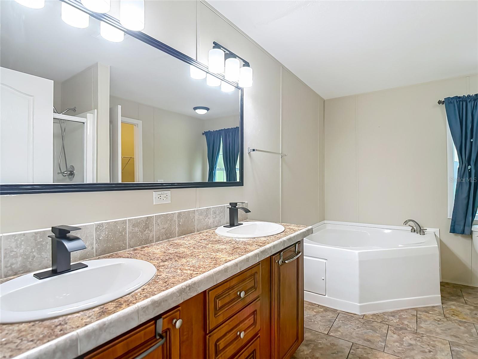 Image 23 of 54 For 7515 Rooks Drive