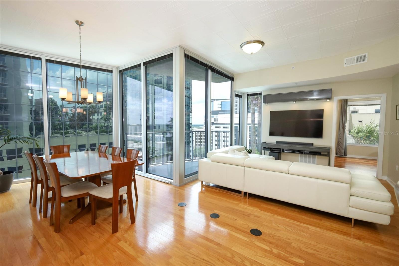 Image 18 of 56 For 155 Court Avenue 1102