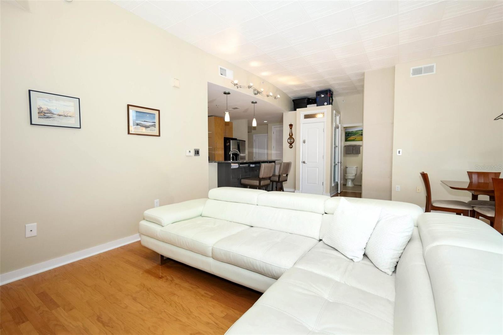 Image 20 of 56 For 155 Court Avenue 1102