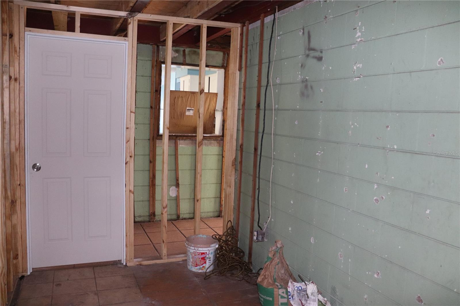 Image 34 of 40 For 1858 4th Street Se
