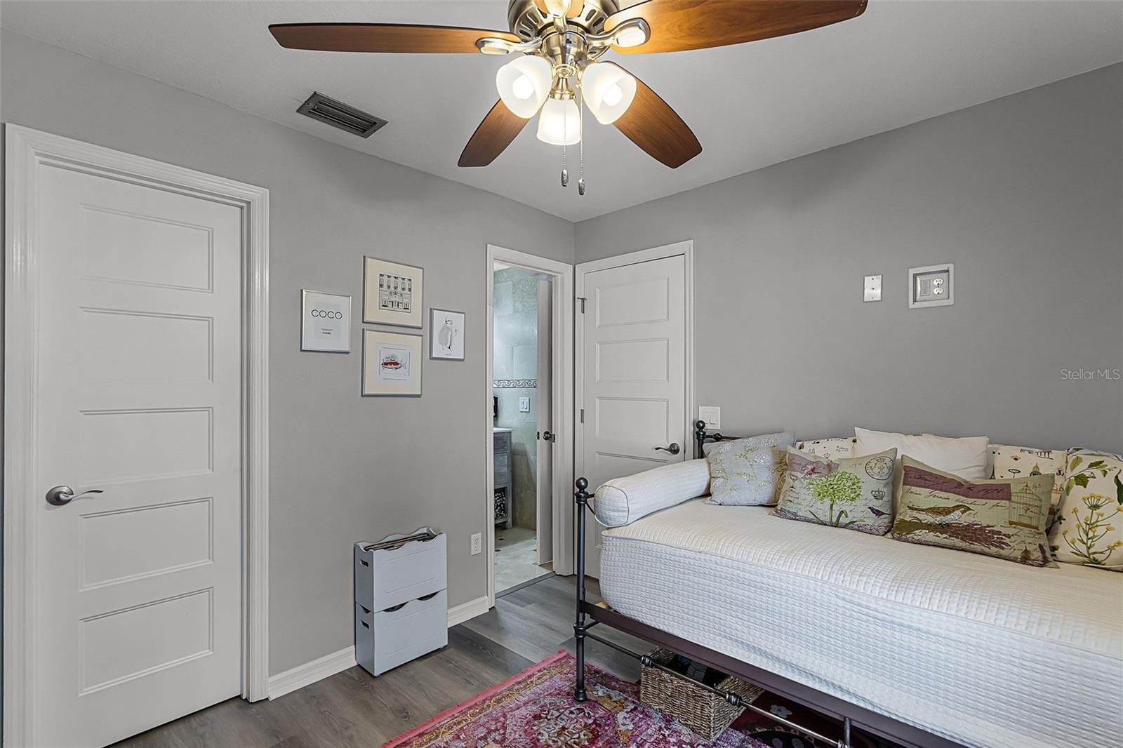 Image 19 of 33 For 2358 Sun Valley Circle