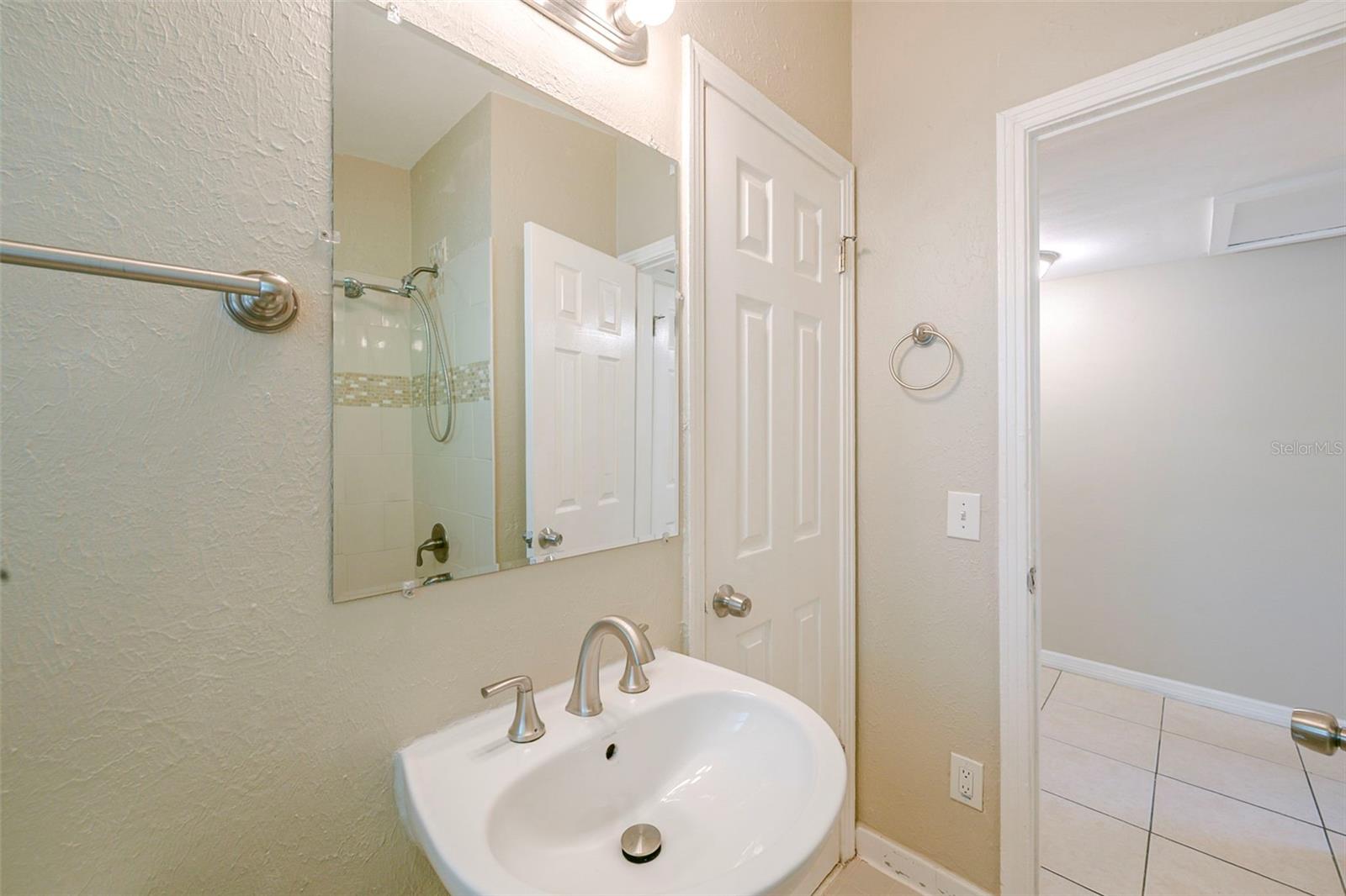 Image 17 of 35 For 6103 Bolling Drive
