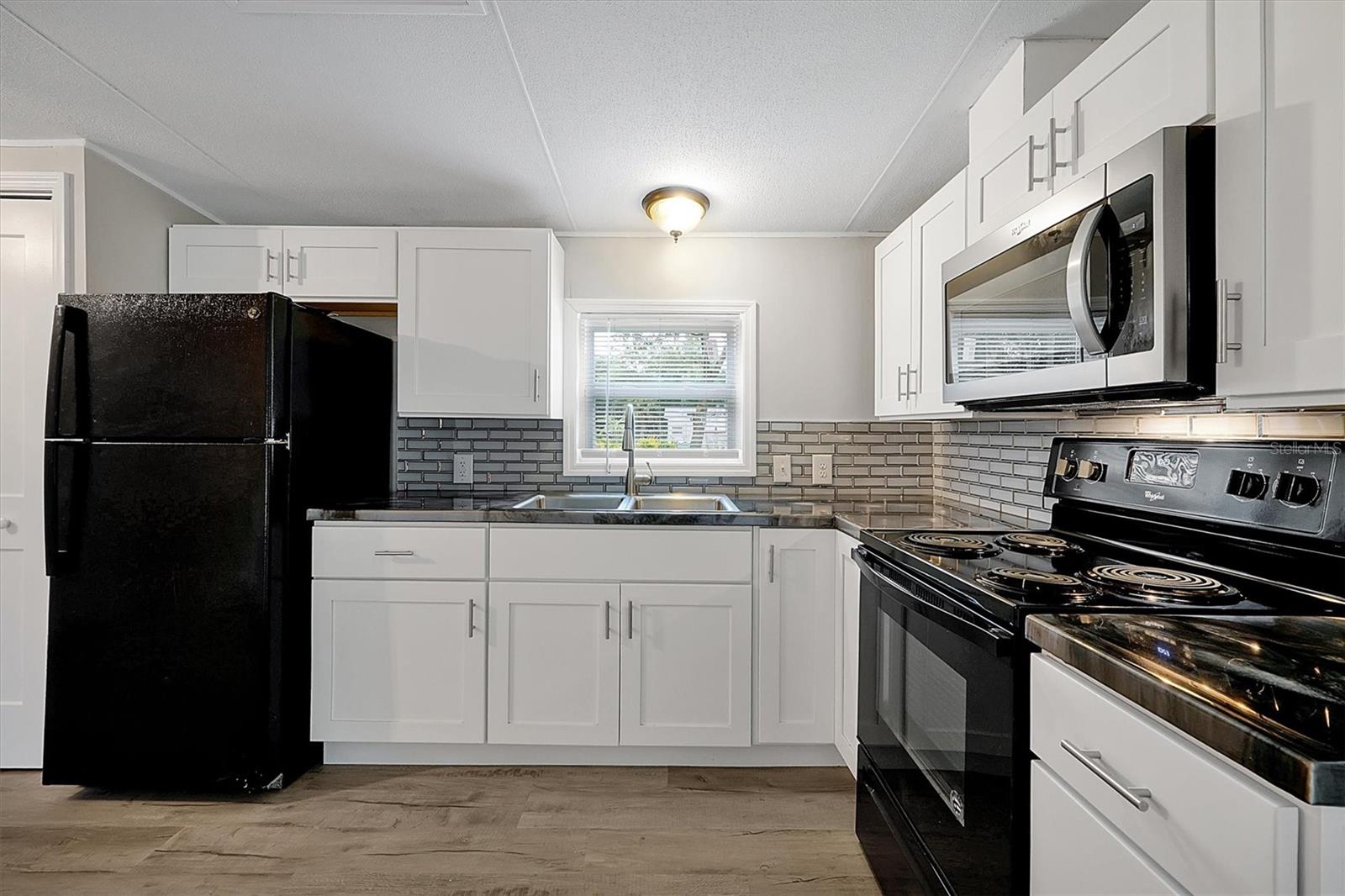 Image 12 of 40 For 18137 Hollister Road