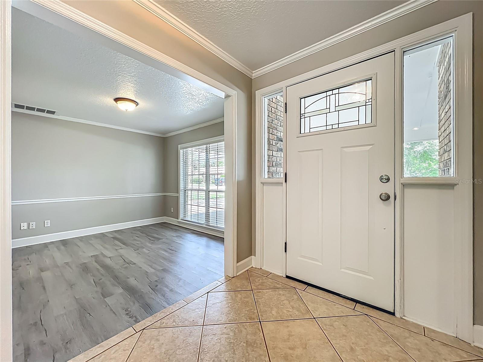 Image 18 of 84 For 293 Cambridge Drive